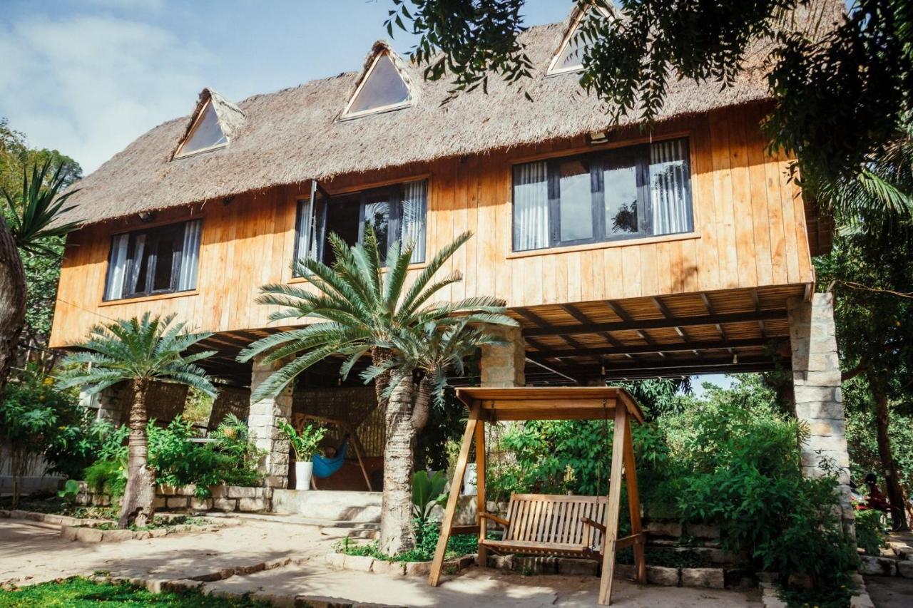 Villa Dao Hoa Vang Cam Ranh - Venuestay エクステリア 写真
